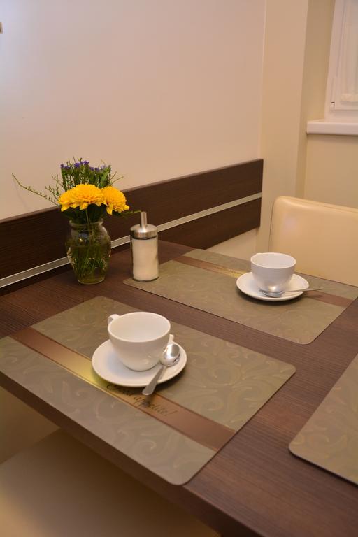 Bodza Apartmanok Eger Habitación foto